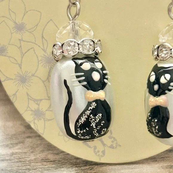 Hand Painted Black Cat Dangle Earrings Rhinestone Crystal - Picture 5 of 5